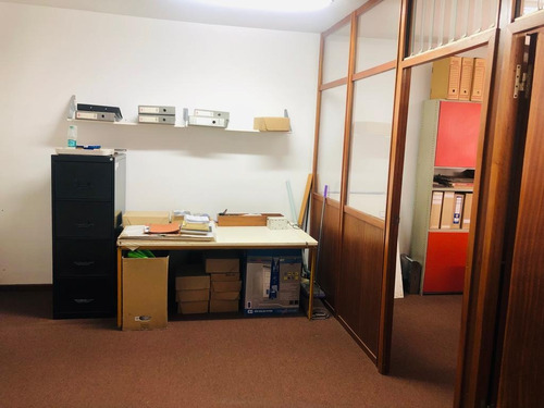 Imagen 4 de 5 de Oficina En Venta San Isidro Centro, Al Lado De Tribunales, 1 Cochera Cubierta