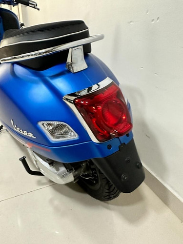 Imagen 14 de 15 de Vespa Super Sport 300 Hpe Retro Scooter Permutas Bbva 0 %
