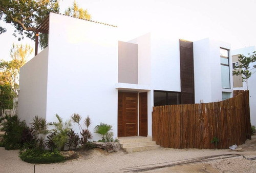 Imagen 2 de 7 de Venta Townhouse 2 Recámaras En Bahía Principe P2006