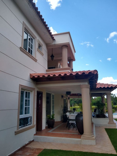 Casa En Venta En Metro Country - Juan Dolio