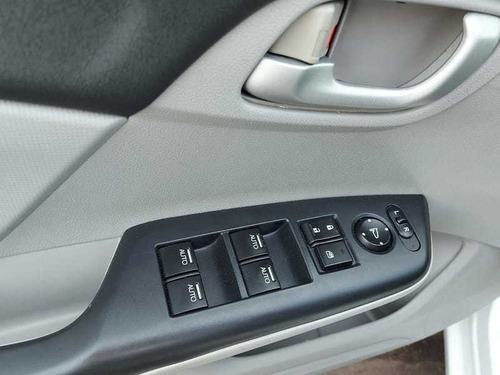 Imagem 13 de 15 de Honda Civic Sedan Lxs C-at 1.8 16v(new)(flex) 4p