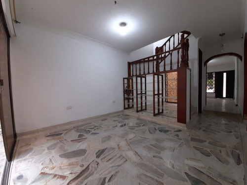 Casa De Tres Pisos En Venta Y Permuta Barrio El Bosque Palmira Valle