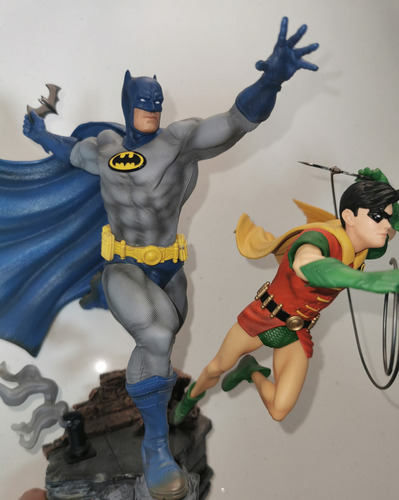 Batman And Robin - Art Scale 1/10 - Iron Studios - Impecável (Usado)