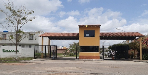 Imagen 1 de 11 de Asein802 Vende Cómodo Townhouses En Flor Amarillo