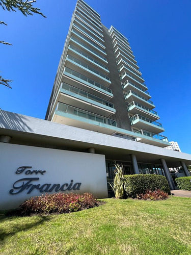 Venta - Departamento 2 Dormitorios - Torre Francia - Punta Del Este