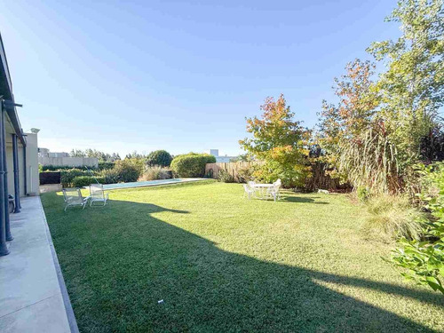 Casa En Venta En Pergamino En Barrio Cerrado