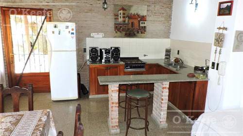 Imagen 28 de 30 de En Berazategui Hermoso Chalet De 8 Ambientes Con Parque Y Pileta En Venta Sobre Terreno De 1940m2.