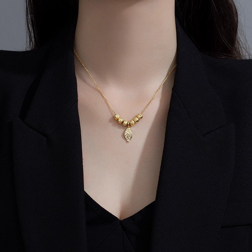 Collar Colgante De Hoja De Oro Con Nicho De Lujo Ligero