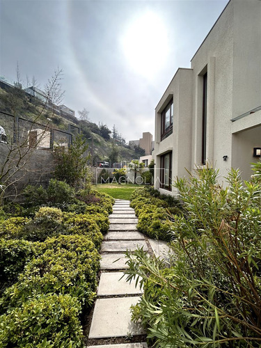 Casa En Venta De 6 Dorm. En Lo Barnechea