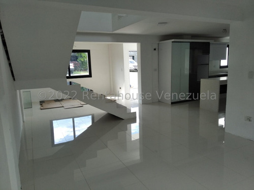José Trivero Vende Hermosa Casa Duplex Ubicada En Cabudare