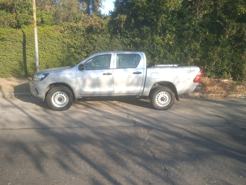 Imagen 2 de 5 de Toyota Hilux Dx 2.4 Mt 4x4 Tdi 6 M/t 2019