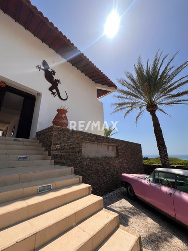 Gran Oportunidad De Inversión Hotel Operativo Y Equipado En Venta, El Yaque, A Pasos Del Mar