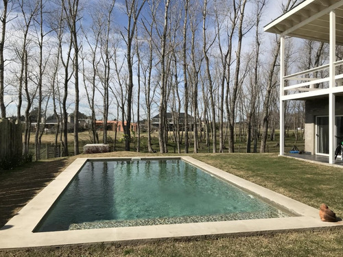 Imagen 2 de 30 de Venta Casa De 3 Dormitorios 4 Banos Vinedos De La Tahona Piscina