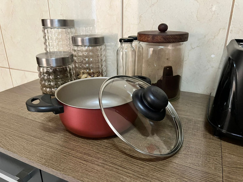 Caçarola Antiaderente 22 Cm Com Tampa Vidro Panela Aluminio Cor Preta