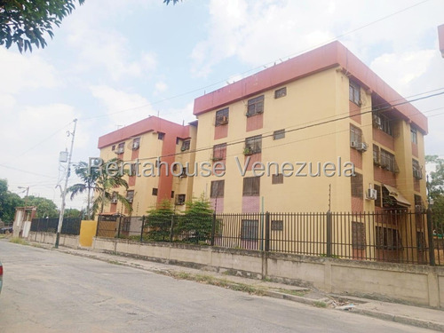 Gisselle Lobo Tiene En Venta Hermoso Apartamento Remodelado Al Oeste De Barquisimeto Posee 3 Habitaciones 2 Baños Con Todos Los Servicios Basicos 2 5 1 9 7 0 4