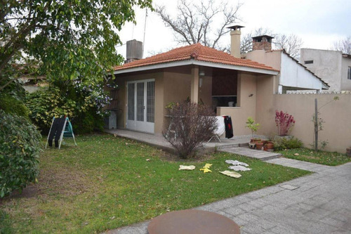 Casa En Venta - 5 Dormitorios 2 Baños - Cochera - 323mts2 - Temperley
