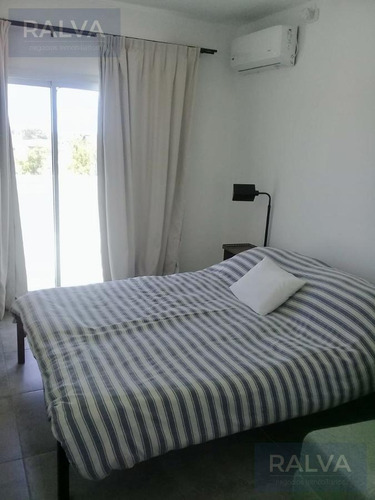 Imagen 10 de 19 de Casa Con Piscina - El Canton - Islas