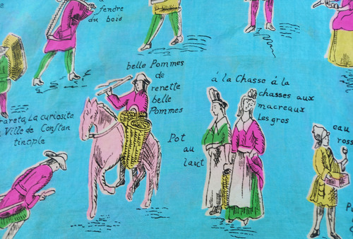 Pañuelo Vintage Años 50 Seda Natural Ruloté A Mano 91x86 Cm Turquesa Personajes Y Textos En Frances Unico (Usado)