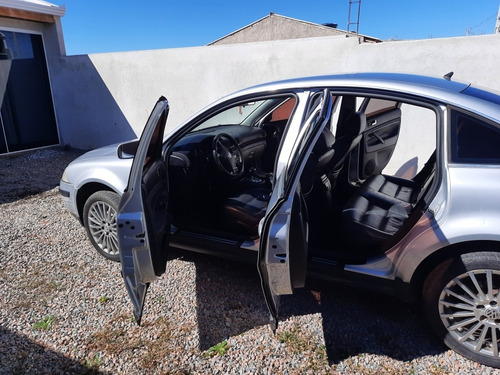 Imagem 7 de 10 de Volkswagen Passat 2003 1.8 Turbo 4p Automática