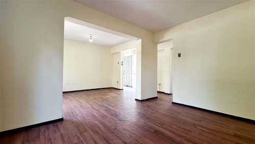Casa En Venta De 4 Dorm. En Ñuñoa
