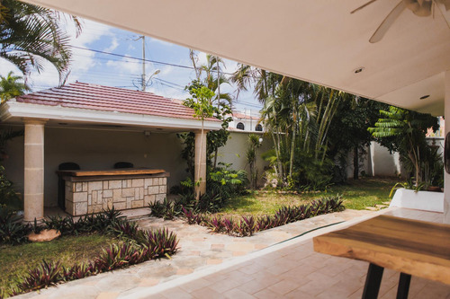 Casa En Venta Merida, Fracc. Montecristo, Estilo Californiano De 1 Planta, Entrega Inmediata.