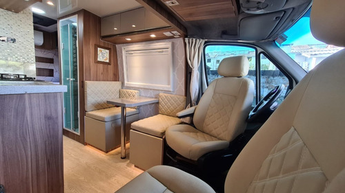 Imagem 2 de 13 de Motor Home Prático Notável