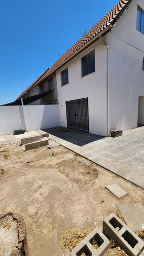 Se Vende Casa De 3 Pisos, Barrio Parque Real, 4 Dom, 3baños