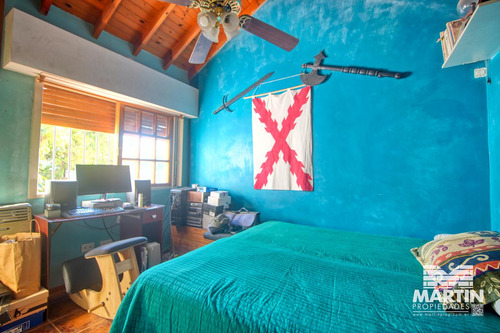 Casa 6 Ambientes, Suite, Escritorio, Cochera, Jardín Con Pileta Y Terraza.