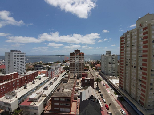 Imagen 27 de 30 de Apartamento En Venta Y Venta En Punta Del Este, Península, Céntrico, Piso Alto Con Muy Linda Vista Despejada
