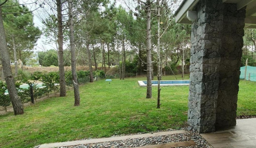 Casa En Venta - 4 Dormitorios 2 Baños - 900mts2 - Pinamar