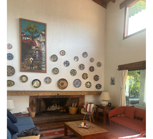 Casa En Condominio Con Alberca, Cancha De Tenis, Jardines. Excelente Ubicación