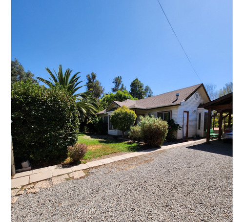 Linda Casa En Pasaje Cerrado, Con 1.300 M2 De Terreno,colina