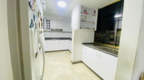 Apartamento En Venta En La Urb. La Paz, Municipio Libertador.