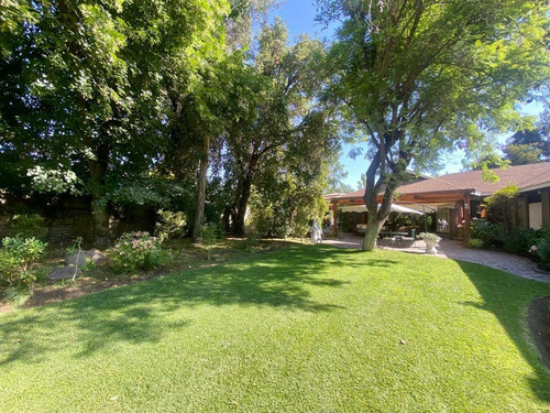 Casa En Venta De 5 Dorm. En Vitacura