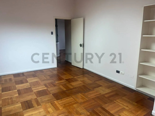 Oficina En Arriendo En El Centro De Santiago A Pasos De...