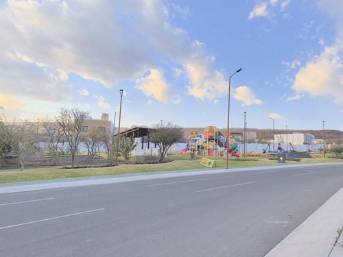 Casa Nueva En Zaru, Querétaro Moderno Con 4 Recámaras Y 3 Baños
