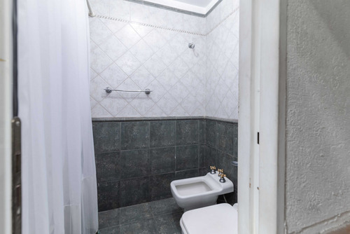Casa En Venta 4 Amb Cochera,jardin,pileta Quilmes