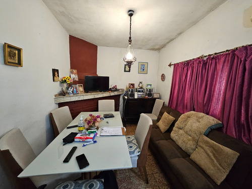 Venta Casa 2 Dormitorios Nuevo París Con Cochera