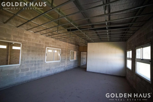 Lote De 7600 M2 En La Mejor Zona De Paso Del Rey Con Nave Industrial A M De Acceso Oeste Oportunidad