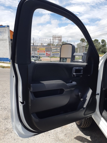 Imagen 7 de 11 de Chevrolet Silverado 2016 6.0 3500 Chasis Cabina Wt Mt