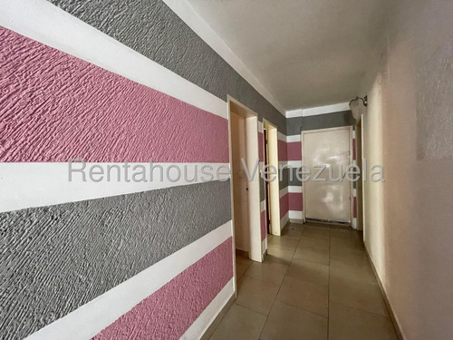 Casa En Alquiler En Zona Norte De Maracay Con Agua Constante Tanque Subterráneo Amoblada Cerco Eléctrico 3 Habitaciones 2 3 Baños Estacionamiento Nela 25-14786