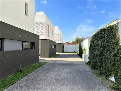 Duplex A Estrenar, Venta, 2 Dormitorios Villa Elisa A Mts Del Centenario