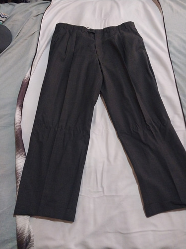 Vendo 2 Pantalones De Hombre ( Leer Bien ) (Usado)