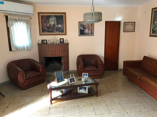 Imagen 4 de 14 de Warnes 1914, Lanus - Casa De Dos Drms Distribuida Todo En Pb