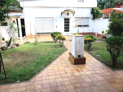 Alquiler Casa 4 Ambientes/ Jardin-parrilla Cubierta,cochera.