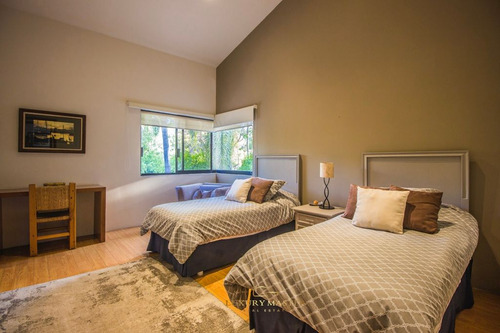 Casa En Venta En Valle Real Frente A Parque