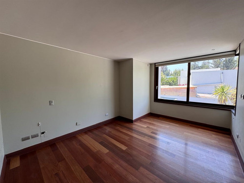 Moderna En Condominio Cercana A Colegios, Centro Comercial