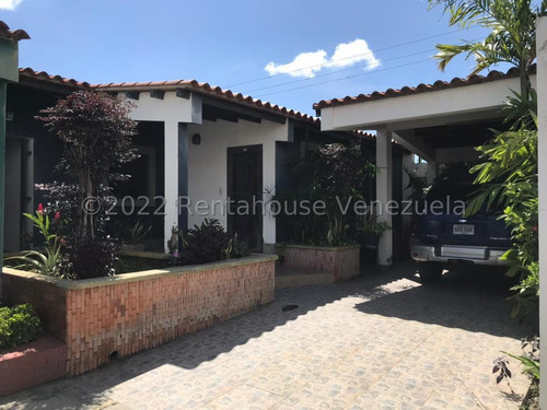 Kl Vende Bella Casa En La Urb. Villa Roca Cabudare #23-9822