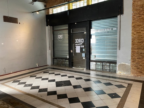 Galpon , Local Y Oficinas Con Vestidores A Tres Cuadras Del Cid Capeador , 650 M2