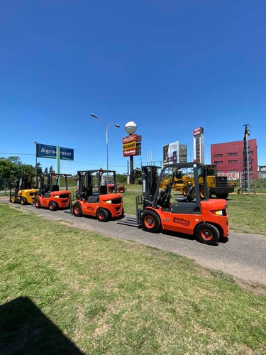 Autoelevador Michigan 2.5 Toneladas Torre Triple